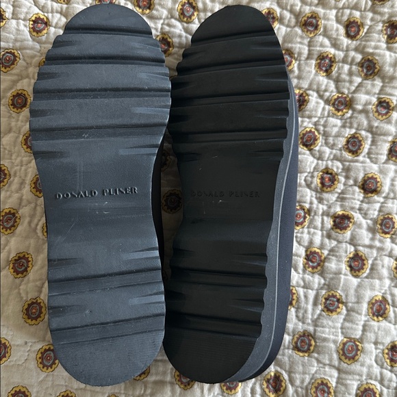 Donald Pliner Casha Black Slip On Loafer Size 7.5 - Picture 8 of 8